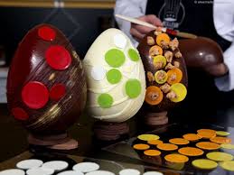 Declinaison De Decors Sur œufs De Paques En Chocolat Recette Oeufs De Paques Chocolat Decoration Oeuf De Paques Chocolat