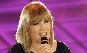Iva zanicchi nasce da elsa raffaelli casalinga e da elviro zanicchi, elettricista. Iva Zanicchi Eta Altezza Peso Marito Fidanzato E Figli Caffeina Magazine