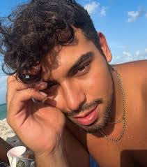 Rodrigo Zamora's Instagram, Twitter & Facebook