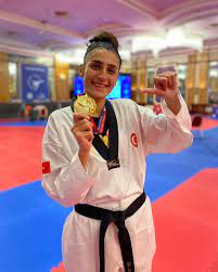 She has won a silver medal at the 2017 world taekwondo championships in the featherweight division. Hatice Kubra Ilgun Kimdir En Kapsamli Biyografisi Prusa Haber