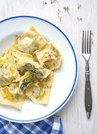 Schwabische Maultaschen Mit Safranbutter So Nach Gefuhl Rezept Lebensmittel Essen Rezepte Schwabische Maultaschen