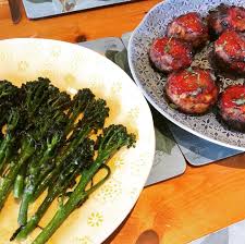 I just love watching ree drummond's show and trying out her recipes on food network and then i wonder how many points that recipe is. Cooking The Books With Kelly Jane Pw Mini Meatloaves And Roasted Broccolini