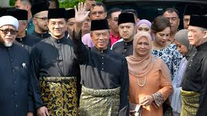 Malaysian prime minister muhyiddin yassin resigned on monday after less than 18 months in power, apologizing for his shortcomings but blaming those hungry for power. muhyiddin conceded that. Malaysia Swears In New Prime Minister As Mahathir Forced Out