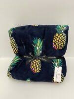 This recall involves all vera bradley in lilli bell has green vines with pink and orange flowers on the body, limbs and the back of the ears. Nwt Vera Bradley Plush Throw Blanket In Sweethearts And Flowers 80 X 50 Ebay