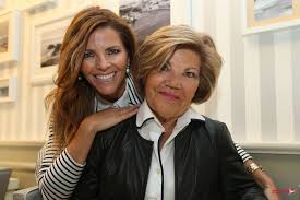 O percurso televisivo de sónia araújo teve início em 1995 como bailarina do programa chuva de estrelas da sic e dos globos de ouro. Ao Lado Da Mae Sonia Araujo Recorda Infancia Feliz Movenoticias