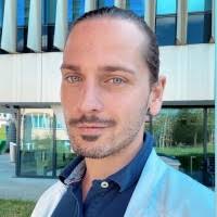 200+ Profile mit dem Suchbegriff „Russo“