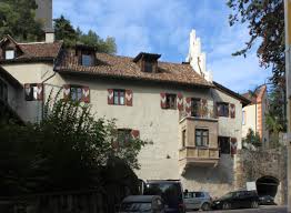 Wenn das hohe haus solch einem mündlichen änderungsantrag zustimmt, würde ich die unterstützung des so berichtigten änderungsantrags empfehlen. Datei Meran Hohes Haus 2014 Jpg Wikipedia