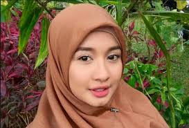 Doa agar nampak cantik berikut miss rahma ambil dari 3 surat dalam al qur'an yang memang memiliki karomah untuk memancarkan kecantikan dari dalam (inner beauty), membuat wajah tetap awet muda, bersih berseri sepanjang hari serta kelembutan akhlak yang membuat anda disukai banyak orang. Inilah Rahasia Doa Nabi Yusuf Agar Wajah Cantik Berseri