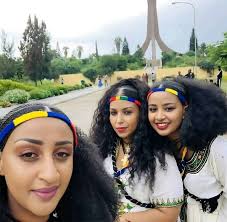 The 3 beautiful 😍 sisters are enjoying their weekend.