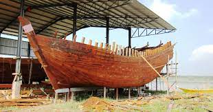 Unleash the artist in you as you take in the sights of beautiful artwork and flora. Go A Day In Teluk Intan