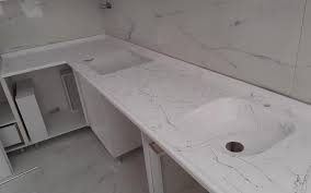 Harika beyaz simli granit mutfak tezgahı dizaynları. Karsiyaka Mermerit 0543 674 01 53 Izmir Mermerit 05436740153 Nokta Mermerit