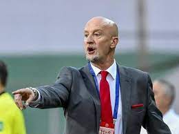 Es werden unter anderem die trainerstationen und seine stationen als spieler aufgelistet. Xhptzjszaepmjm
