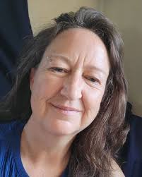 Carolyn Crimmins's Instagram, Twitter & Facebook