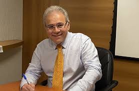 Diretor do departamento de imunização e doenças transmissíveis eduardo pazuello laurício monteiro cruz médico veterinário. Bolsonaro Escolhe Marcelo Queiroga Para Substituir Pazuello No Ministerio Da Saude Jovem Pan