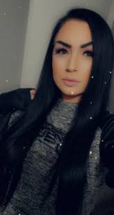 New amputee earns money playing games online