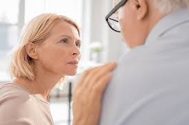 El 76 de los cuidadores de las personas con cáncer les ofrece apoyo  emocional y compañía