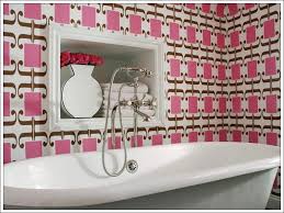 Banyo duvar kağıdı modelleri ile dekorasyon trendlerini yakından takip etmek ve banyo dekorasyonunda yaratıcı renk ve desenler ile tarzınızı yansıtan modeller için sunacağımız 10 fikre dayanıklı, su geçirmeyen, sudan etkilenmeyen, ıslak zemin duvar kağıdı modelleri ile tanışma vakti. Suya Dayanikli Banyo Duvar Kagidi Modelleri Zevkli Dekorasyon Ic Dizayn