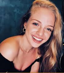 İlk oyunculuk deneyimini 2016 yılında yayımlanmış olan babam ve ailesi dizisinde yaşadı. Ipek Filiz Yazici Height Weight Age Boyfriend Biography Family Wiki