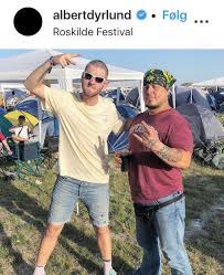 Albertdyrmedvirkende:albert dyrlundheidi andersen koreografi og dans:emma ryborgkatharina wentzel o. Spottet Pa Roskilde Festival Sadan Ser Albert Dyrlund Ud I Dag Footy Dk