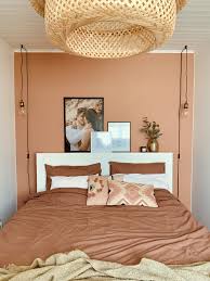 Votre chambre à coucher fait grise mine, et sa décoration ne vous convient plus ? La Foto Del Matrimonio Dietro Il Letto En 2020 Deco Chambre Parental Deco Chambre Parents Deco Chambre A Coucher