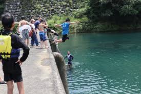 橋からの飛び込み – 公益財団法人 四万十川財団