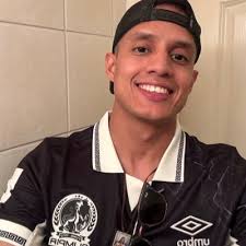 Ariel Ramos  (@arieeel_r)