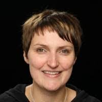 Samantha Makris's Instagram, Twitter & Facebook