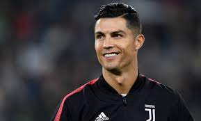 Ведь волосы игрока должны выглядеть стильно все 90 минут матча. Odobryaete Ronaldu Pokazal Novuyu Prichesku Yuventus Futbol Na Soccernews Ru