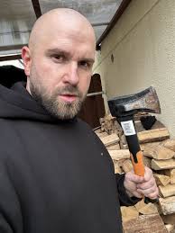 Komma runter von deim hohen Ross & geh ma Holzhacken, Mr.