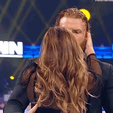 Wwe aaliyah murphy kiss 2020 wwe aalyah murphy kiss 2020 rey mysterio daughter kiss 2020. Aalyah Mysterio Buddy Murphy Gif Aalyahmysterio Buddymurphy Kiss Discover Share Gifs