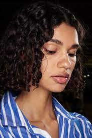 Capelli ricci corti, capelli ricci, acconciature caschetti ricci, acconciature corte per le donne. Questi Sono I Tagli Capelli Ricci Piu Belli Del 2021