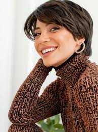 Carolina carvalho interpreta mariana na novela a serra, sic, e faz par romântico, (pelo menos por enquanto), com a personagem de josé mata, tomás. Carolina Carvalho