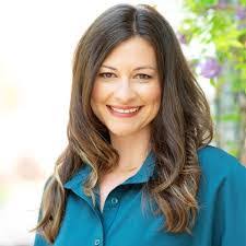 Stacey Dirks's Instagram, Twitter & Facebook