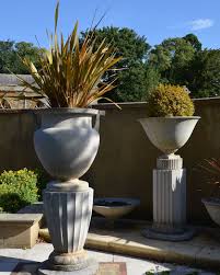 Sie sind aber nicht nur als dekoratives element geeignet, sondern können auch als blumenkübel dienen. Amphoren Kaufen Bepflanzen Tipps Garten Vasen Aus Terracotta Co