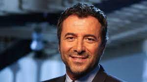 Selon lui, il s'agit d'un événement qui permet de comprendre et de donner un sens à la vie. Ou Vit L Animateur Et Comedien Bernard Montiel Cote Maison