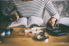 Dalam kantuk dan mata yang ia coba pejamkan kembali, bayu terlintas terpikir apa yang dia lihat semalam. 5 Peran Mahasiswa Dalam Masyarakat Calon Maba Harus Tahu Lp3i Blog