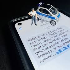 Messenger-Betrug: Die Gefahr durch gefälschte Freunde- oder  Familienkontakte - RATGEBER INTERNETKRIMINALITÄT