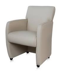 Aufgrund der polsterung, form und hohen armlehne sorgt dieser stuhl für eine exzellente bequemlichkeit beim sitzen. Stuhl Auf Rader Modern Armlehne Weiss Sofa Massivholz Bei Mobelhaus Hamburg