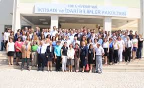 Ege üniversitesi bünyesinde hem 4 yıllık (lisans) hemde 2 yıllık (önlisans) onlarca bölüm bulunmakta. Ege Universitesi Uluslararasi Iliskiler Bolumu Unibilgi Universite Bilgi Platformu