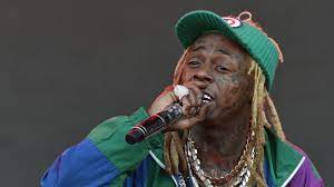 Wayne is one of the richest rappers in the world, and started achieving success in the rap game when he was only … Lil Wayne Unterstutzt Donald Trump Offentlich Freundin Trennt Sich Stern De