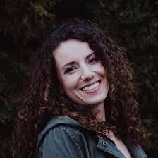 Stephanie Cotta's Instagram, Twitter & Facebook