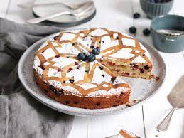 Ganz simpler kuchen, der vor allem den kindern schmeckt . Einfacher Joghurt Kuchen Mit Beeren Bake To The Roots