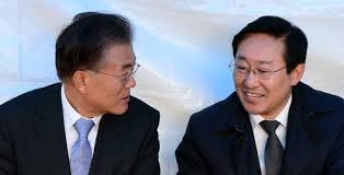 이때, 박범계 위원장 대리는 김경숙 증인, 잠깐만요, 장제원 위원, 불만이 무엇이죠?라고 한 뒤 웃음을 터트려 버렸다.13 박범계 위원장 대리는 이후 장제원 위원의 지적이 옳다고 하면서 웃음을 터뜨린 것에 대해 사과했다. P9u6cndf5mgqpm