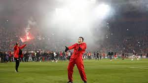 Ac milan fans and inter fans. Olympiacos Fans Reference Tv Series La Casa De Papel To Celebrate Win Against Milan Euronews