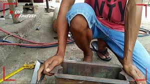 Selanjutnya setelah kita mengetahui perbedaan, kelebihan dan komposisi batako, ternyata batako juga mudah sekali untuk dibuat sendiri. Cara Membuat Cetakan Batako Dan Cara Membuat Batako Youtube