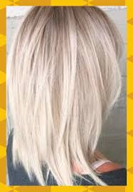 Wir verraten euch wie ihr schulterlange haare stylt und zeigen euch die schönsten frauen mit einer runden gesichtsform können am besten einen mittelscheitel tragen. Mittellanges Haar Frisuren 2021 Damen