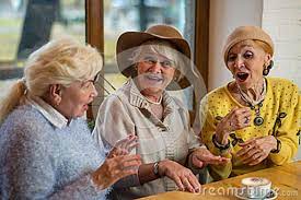 Drei ältere Frauen stockbild. Bild von frau, gespräch - 85048085