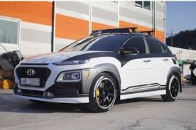 Posting komentar atom iklan atas artikel. Pakai Kombinasi Hitam Putih Hyundai Kona Sukses Tampil Sporty Gridoto Com