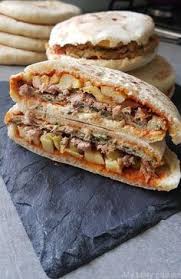 Petit Voyage En Tunisie Avec La Recette D Un Excellent Sandwich Appele Chapati Attention A Ne Pas Confondre Avec Recettes De Cuisine Cuisine Recette Chapati