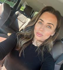 Tami Robbins's Instagram, Twitter & Facebook